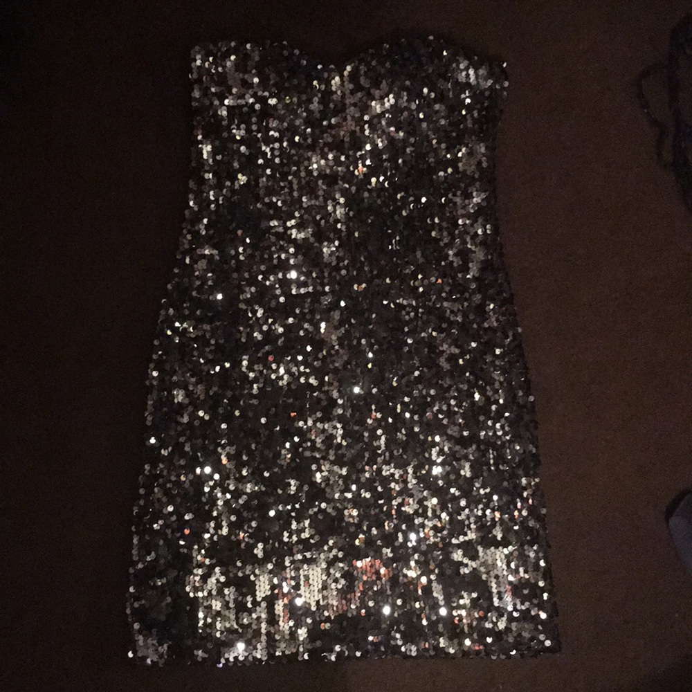 Strapless formal dress